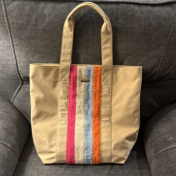 NEW! Packed Party Cozy Up Tote - Picture 3 of 12